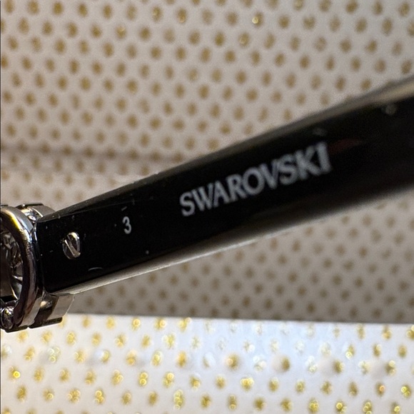 Swarovski 🖤Crystal Black Sunglasses (NIB) & Gorgeous White Case (Giftable) - Picture 8 of 11
